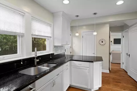 Kitchen - 955 Willow Rd, Winnetka, IL 60093 photo 2 of 3