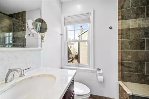 Bath - 955 Willow Rd, Winnetka, IL 60093 photo 2 of 4