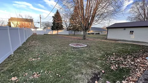 Exterior - 302 S Jackson St, Morrison, IL 61270 photo 3 of 13