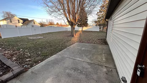 Exterior - 302 S Jackson St, Morrison, IL 61270 photo 8 of 13