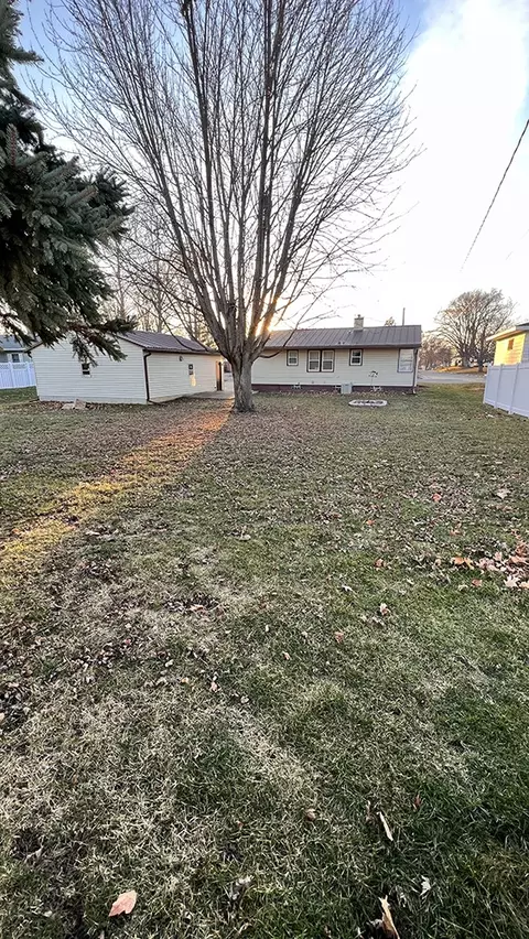 Exterior - 302 S Jackson St, Morrison, IL 61270 photo 7 of 13