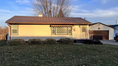 Exterior - 302 S Jackson St, Morrison, IL 61270 photo 10 of 13