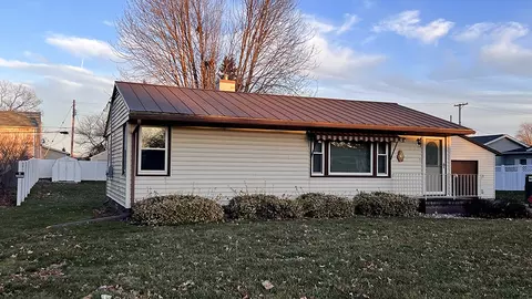 302 S Jackson St, Morrison, IL 61270