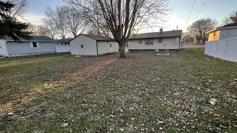 Exterior - 302 S Jackson St, Morrison, IL 61270 photo 6 of 13