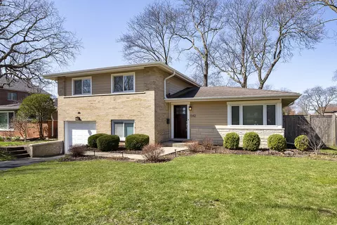 1342 Kenton Rd, Deerfield, IL 60015