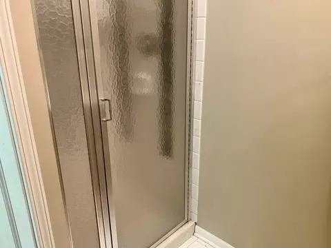 Bath - 316 81st St, Burr Ridge, IL 60527 photo 6 of 6