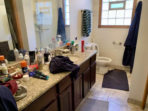 Bath - 316 81st St, Burr Ridge, IL 60527 photo 1 of 6