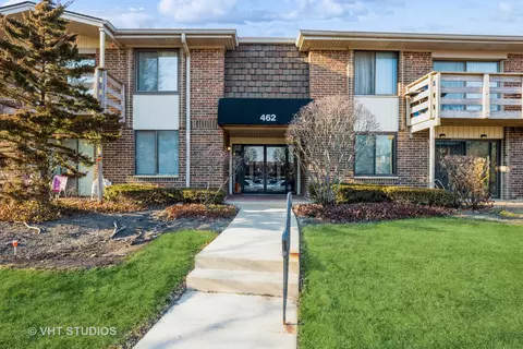 462 Raintree Dr #1C, Glen Ellyn, IL 60137