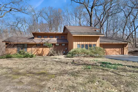 2 S844 Shagbark Dr, Batavia, IL 60510