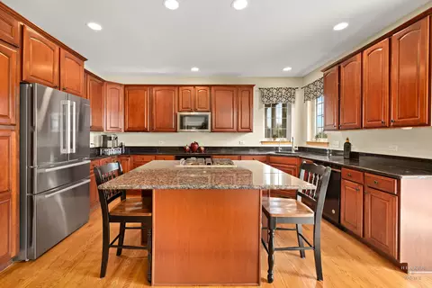 Kitchen - 730 Fenview Cir, Algonquin, IL 60102 photo 2 of 3