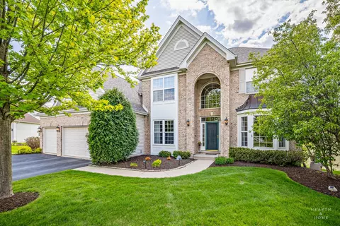 730 Fenview Cir, Algonquin, IL 60102
