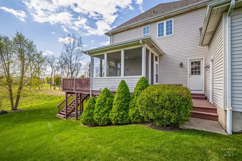 Exterior - 730 Fenview Cir, Algonquin, IL 60102 photo 6 of 9