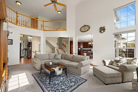 Living - 730 Fenview Cir, Algonquin, IL 60102 photo 2 of 3