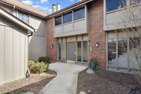 2 S621 Enrico Fermi Ct #E, Warrenville, IL 60555