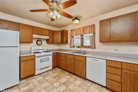360 Mildred Ave, Cary, IL 60013 photo 11