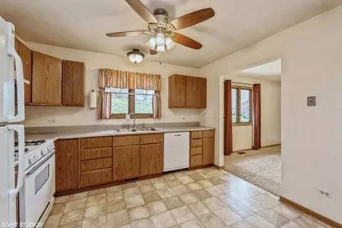 360 Mildred Ave, Cary, IL 60013 photo 12