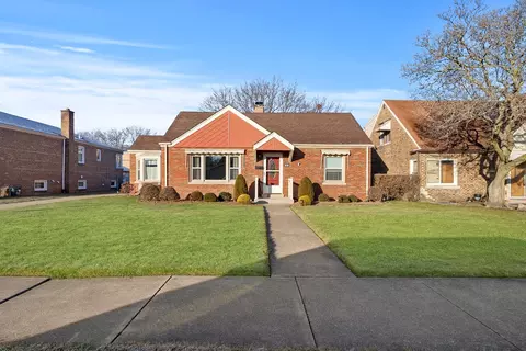 9240 S Harding Ave, Evergreen Park, IL 60805