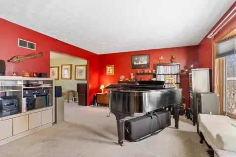 Living - 802 Frank Dr, Champaign, IL 61821 photo 1 of 4