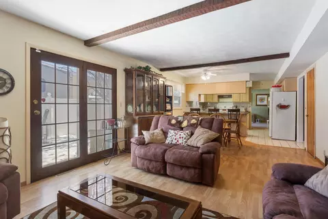Living - 802 Frank Dr, Champaign, IL 61821 photo 4 of 4