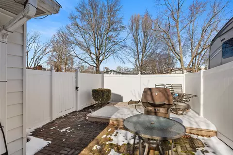 Exterior - 802 Frank Dr, Champaign, IL 61821 photo 5 of 6