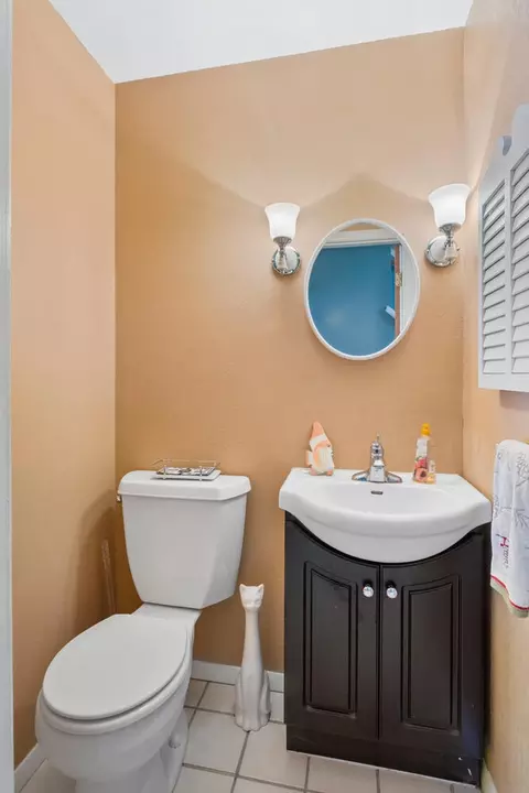 Bath - 802 Frank Dr, Champaign, IL 61821 photo 1 of 4