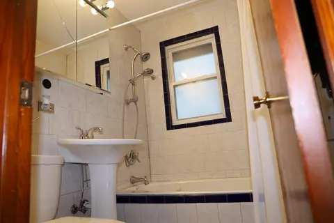 Bath - 4641 Butterfield Rd, Hillside, IL 60162 photo 1 of 1