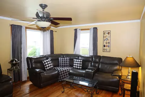 Living - 4641 Butterfield Rd, Hillside, IL 60162 photo 2 of 14