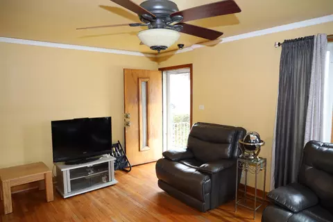 Living - 4641 Butterfield Rd, Hillside, IL 60162 photo 9 of 14