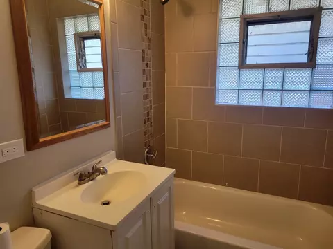 Bath - 1232 E 151st St, Dolton, IL 60419 photo 3 of 3