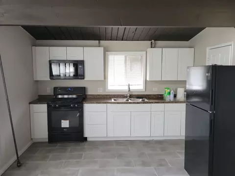 Kitchen - 1232 E 151st St, Dolton, IL 60419 photo 4 of 6