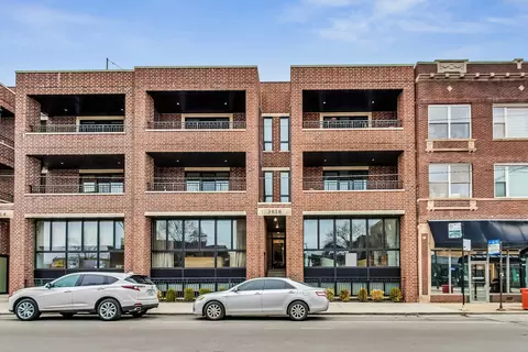 3010 W Montrose Ave #1E, Chicago, IL 60618
