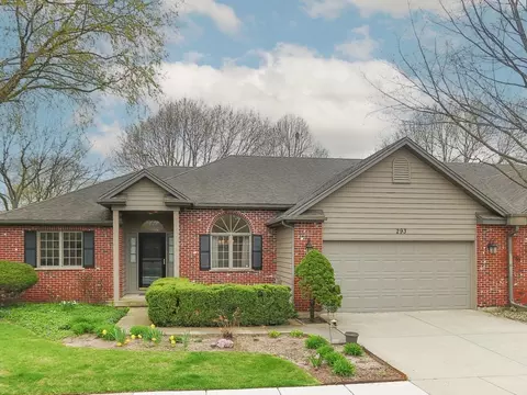 293 Presidential Ln, Elgin, IL 60123