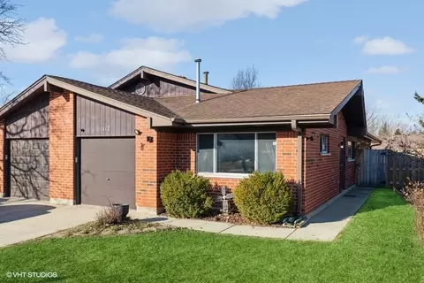 112 Virginia Ct, Streamwood, IL 60107