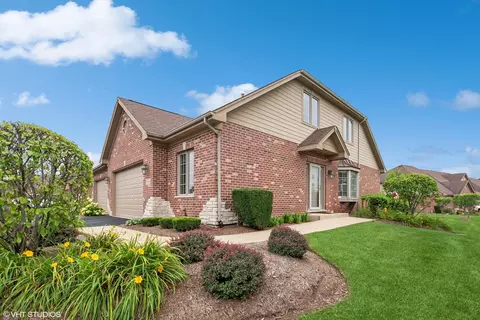 15015 S Preserve Dr, Lockport, IL 60441