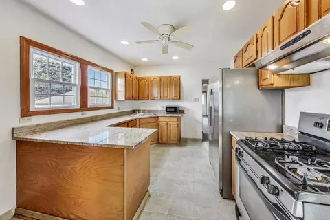 Kitchen - 3910 Oak Ave, Brookfield, IL 60513 photo 1 of 3