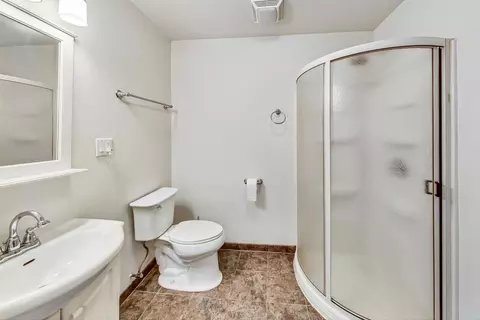 Bath - 3910 Oak Ave, Brookfield, IL 60513 photo 3 of 3
