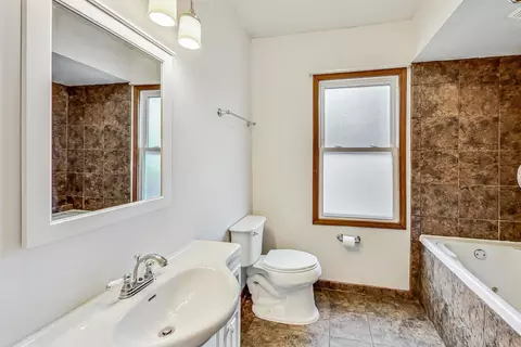 Bath - 3910 Oak Ave, Brookfield, IL 60513 photo 2 of 3