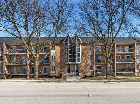 1060 N Mill St #204, Naperville, IL 60563