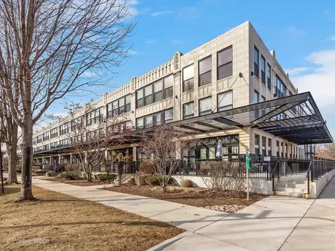 1000 W 15th St #221, Chicago, IL 60608