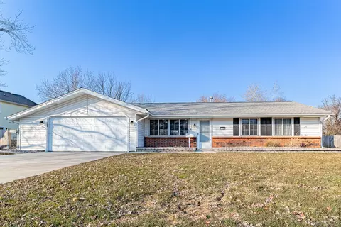 1526 W Wise Rd, Schaumburg, IL 60193