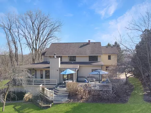 3215 Larkspur Dr, Crystal Lake, IL 60012