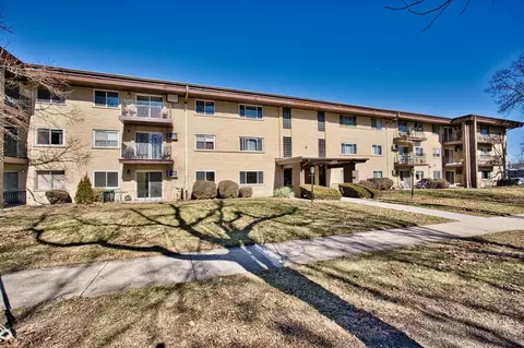 1206 E Fairview St #103, Arlington Heights, IL 60005
