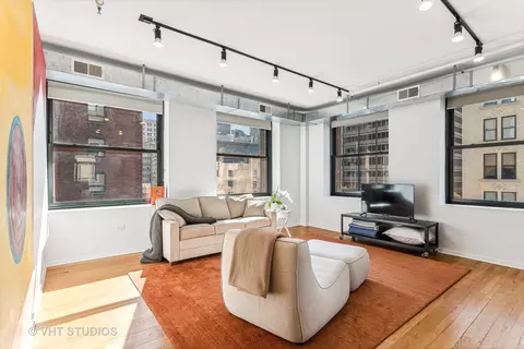 Living - 6 E Monroe St #1101, Chicago, IL 60603 photo 1 of 3