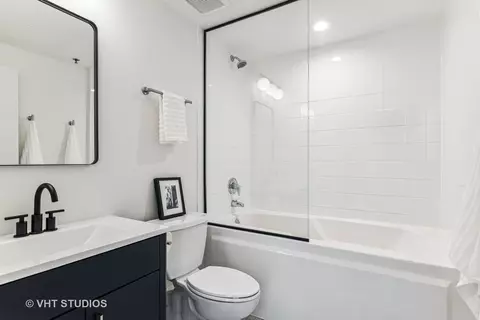 Bath - 6 E Monroe St #1101, Chicago, IL 60603 photo 2 of 2
