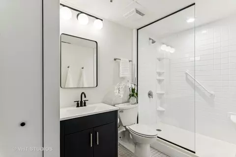 Bath - 6 E Monroe St #1101, Chicago, IL 60603 photo 1 of 2