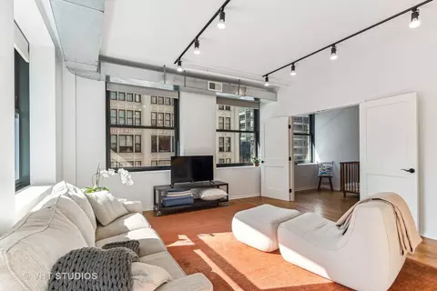 Living - 6 E Monroe St #1101, Chicago, IL 60603 photo 2 of 3