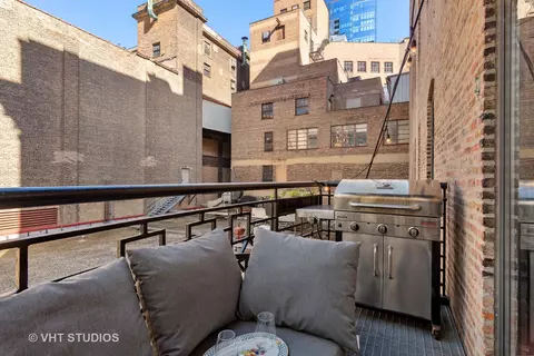 Exterior - 6 E Monroe St #1101, Chicago, IL 60603 photo 1 of 3