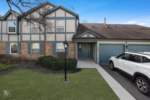 1588 Burr Oak Ct #B, Wheaton, IL 60187