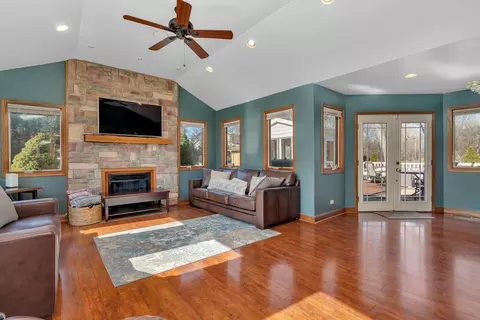 Living - 20916 Corinth Rd, Olympia Fields, IL 60461 photo 5 of 6