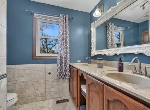 Bath - 20916 Corinth Rd, Olympia Fields, IL 60461 photo 3 of 3